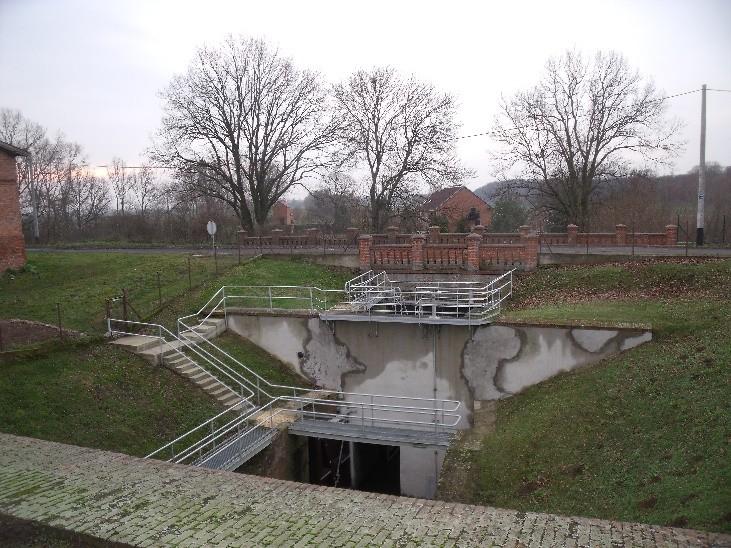 W miejscowości znajduje się pomnik ku czci pomordowanych mieszkańców gminy w czasie II Wojny Światowej - w Gorzędzieju, Izba Pamięci Huberta Stangenberga, która znajduje się w budynku świetlicy