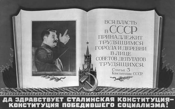 Centralna reprezentacja wizualna ideału radzieckiego 221 Il. 37. Lud pracujący miast i wsi deklarowany suweren państwa radzieckiego. Tuż obok niekwestionowany suweren faktyczny.