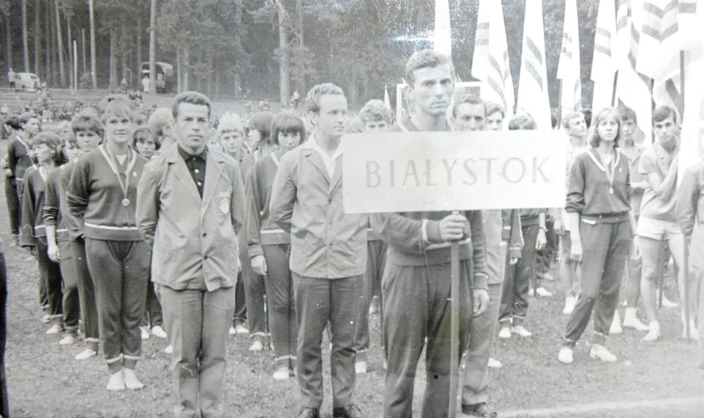 ze zbiorów Jana Zalewskiego. Zmiana w sztafecie 4 x 400 metrów Jagiellonii na zawodach rozgrywanych w połowie lat 60.