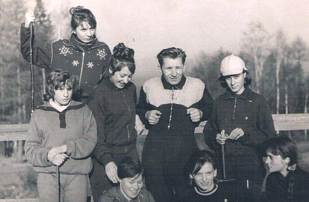 Zgrupowanie lekkoatletów Jagiellonii Białystok w Karpaczu zimą 1963 roku.