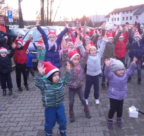 Uczniowie przygotowali piękny program artystyczny, a Pani Bożena Magnowska koordynator Obornickiego Centrum Wolontariatu opowiedziała o działalności obornickich wolontariuszy.