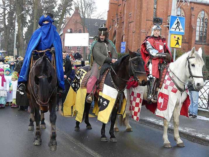 Kiedy zajaśniały pierwsze promienie słońca w dniu piątego listopada, wpłynęliśmy do portu w partnerskim Rehau, w Bawarii... w Dover. Stamtąd autobusem dotarliśmy do Londynu.