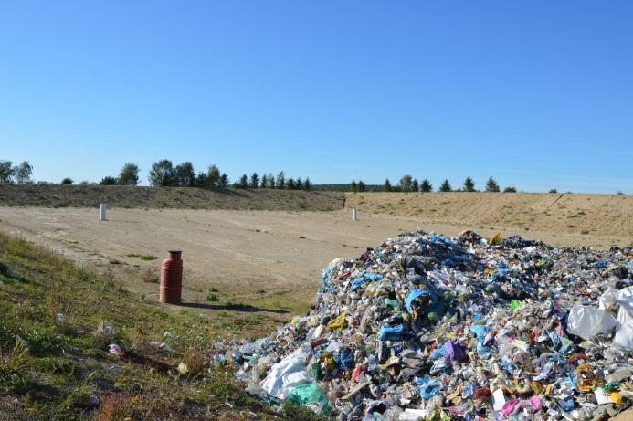 Nowa kwatera składowa, Bladowo (foto: Bladowo, październik 2015r). 2.1.5.2 Region I Sulnówko koło Świecia Obecny status RIPOK- MBP, Z, SK 1.