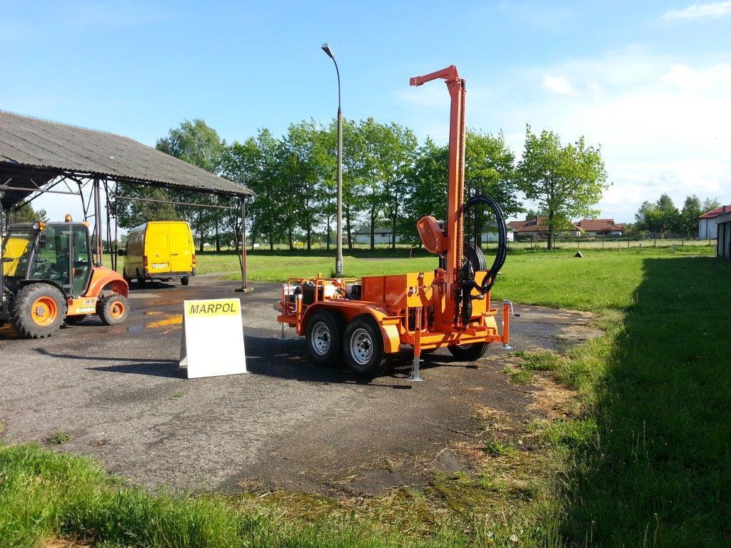 4. Wiertnice na prawy obieg płuczki z masztem typu ciężkiego, w wersji na super ciężkiej przyczepie STALOWEJ naszej produkcji. Maszt do rur 2-metrowych.