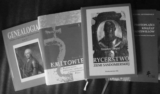 Artykuły niem rycerstwa ziemi sandomierskiej do połowy XIII w. 121 Włodzimierz Czarnecki, zdobył uznanie na podstawie studiów nad rodami ziemi chełmskiej w późnym średniowieczu i XVI w.
