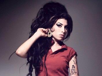 Amy Jade Winehouse - brytyjska piosenkarka, kompozytorka i autorka tekstów. Jej debiutancki album nosi nazwę "Frank.