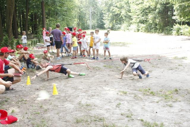 kolacja ognisko Czwartek śniadanie zajęcia sportowe na basenie obiad cisza poobiednia gry i zabawy na świeżym