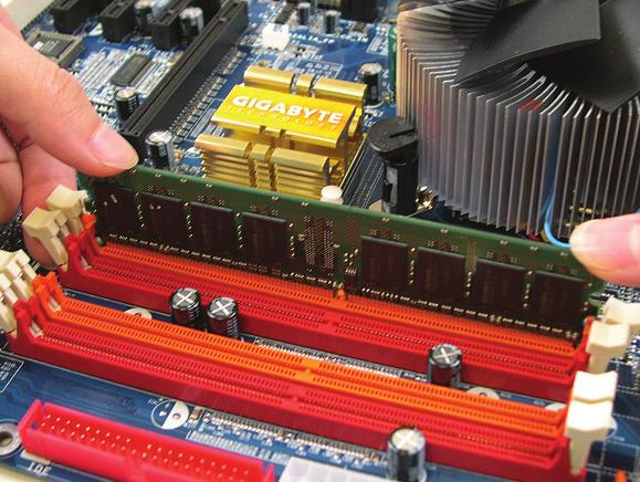 Upewnij się iż instalujesz pamięci DDR2 na tej płycie głównej.