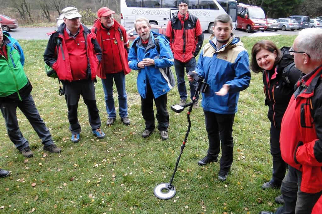 Dlatego, nie wdając się w dalszą dyskusję, przybyli do Głuszycy przewodnicy, udali się na drugą część szkolenia, mającą miejsce w terenie.