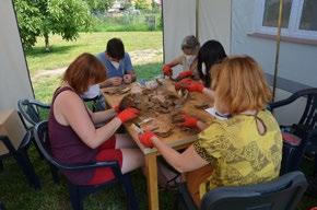 Workcamp Dwutygodniowy pobyt wolontariacki międzynarodowej grupy młodzieży. Uczestnicy warsztatów poznają historię miejsca pamięci m.in.