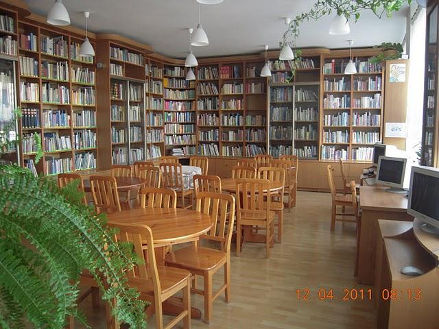 BIBLIOTEKI w obu budynkach W