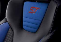 Tapicerka częściowo skórzana, ciemna - ze wstawkami w kolorze Performance Blue. Wnętrze jednolite ciemne (CT4) - Lux (Czerwone wstawki). Fotele sportowe RECARO.