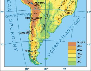 Od zachodniej strony Andów jest lekko nachylona ku wschodowi.