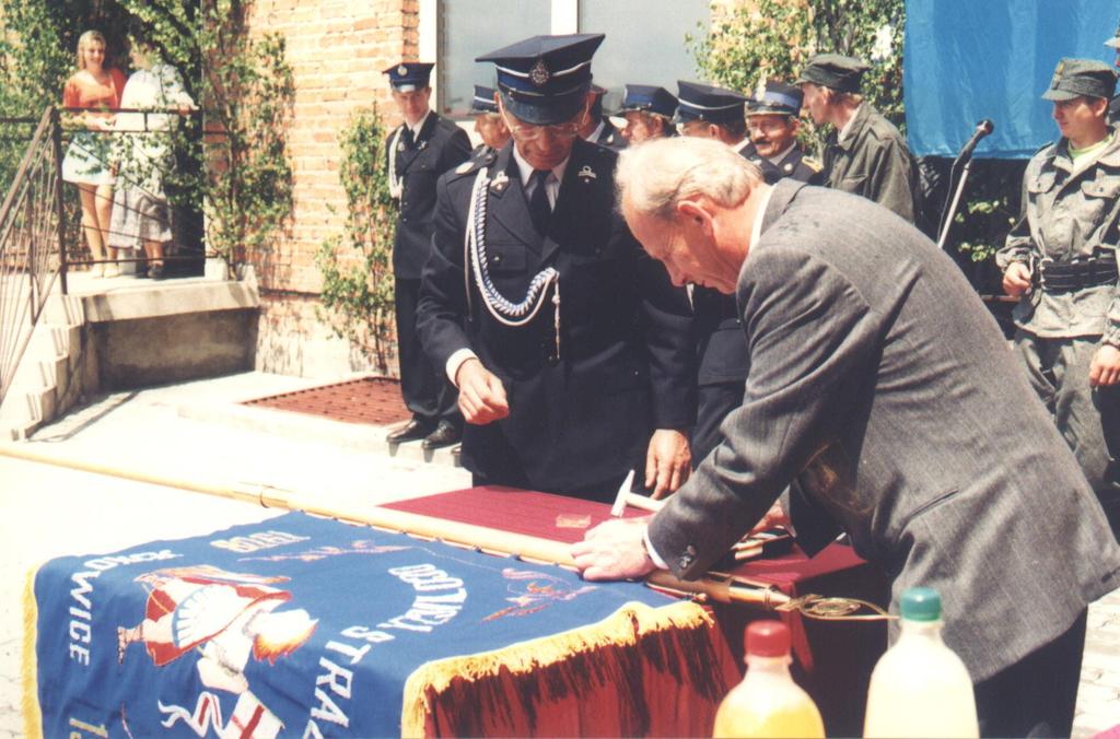 W 1997 roku zakupiony został i wyremontowany do celów pożarniczych samochód marki Żuk. W dniach 06 27.07.