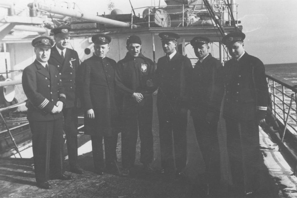 Za nim od lewej idą Jerzy Pławczyk (AZS Warszawa), Edward Luckhaus, Kazimierz Kucharski (obaj Jagiellonia Białystok), Janusz