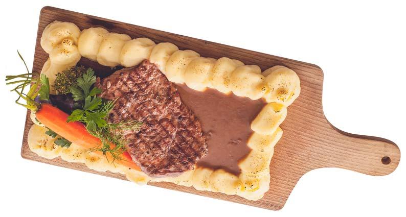 STEKI / STEAKS Stek z polędwicy wołowej na desce podany z gotowanymi warzywami i sosem Bernaise lub pieprzowym 67,- Beef tenderloin steak served on a board with boiled vegetables, Béarnaise or black