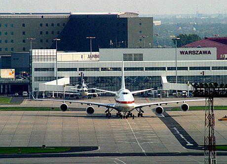 Linie lotnicze działające na polskim rynku dysponują ponad pięćdziesięcioma nowoczesnymi samolotami ( przede wszystkim Boeingami i Embraerami). Liczba tras lotniczych w 2008r.