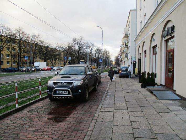 2.2.5.1.4 Plac Wilsona plac Inwalidów Stan istniejący Jednojezdniowy, dwukierunkowy odcinek ul.