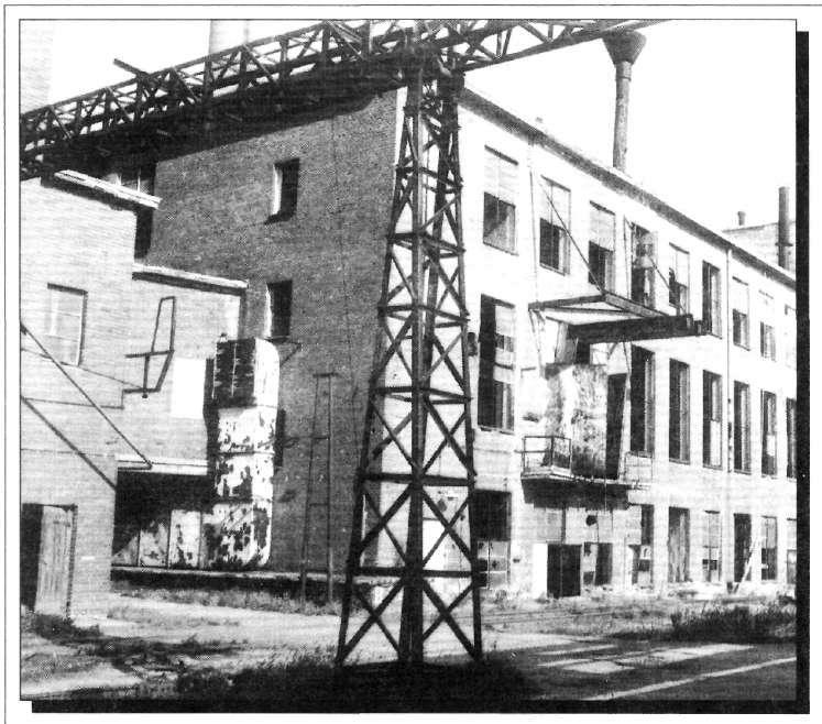 Fragment zakładów Anorgana po przejęciu fabryki przez władze cywilne - rok 1945 fot. z archiwum ZCh Rokita" S.A. Od Centralnego Zarządu otrzymuje on odpowiednie kompetencje i środki.