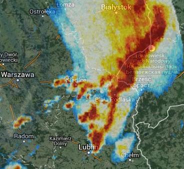 RIN bow echo Ryc. 32. Obraz CMAX z 19 lipca 2015 r. z sygnaturą bow echo, za którą występuje sygnatura RIN.