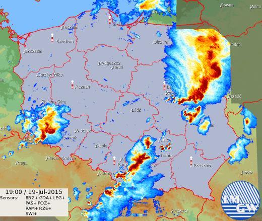 RIN bow echo Ryc. 34. Obraz CMAX z 19 lipca 2015 r. z rozległą linią szkwału, w którą wbudowane jest bow echo a w jego tylnej części RIN.