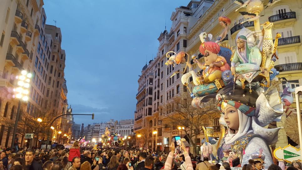 VALENCIA (WALENCJA) Położona nad morzem.