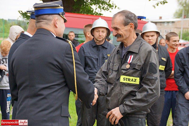 wysługę 15 lat dla druha Piotra Fidorów Odznakę za wysługę 10 lat dla druha Marka Sokołowskiego Odznakę za