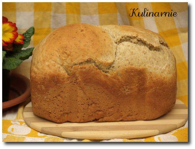 kakao. W środku mąki robimy małe zagłębienie i wsypujemy do niego drożdże. 2. Ustawiamy maszynę na pieczenie pieczywa razowego. Całkowity czas wyrabiania i pieczenia to trzy i pół godziny.