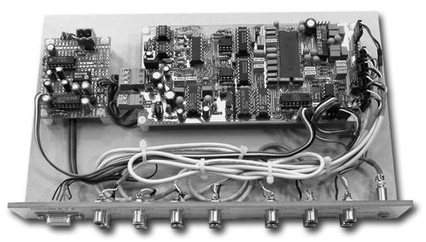 Rys. 7. Schemat elektryczny obwodu zabezpieczenia antyprzepięciowego zastosowanego na wejściach dekodera jako wejúcie sygna³u surround na wewnítrzn¹ matrycí surround.