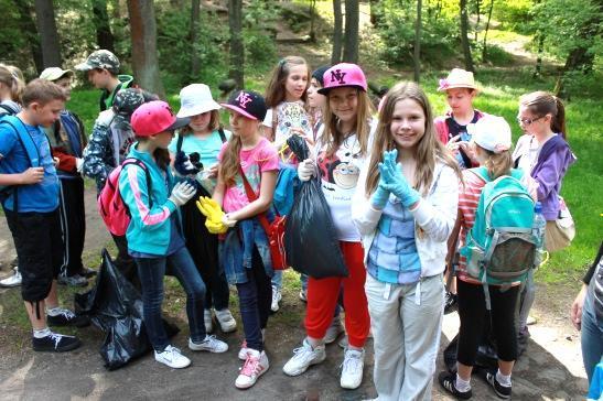 RAJD EKOLOGICZNY W dniu 17 maja, Referat Profilaktyki Społecznej wziął udział w zorganizowaniu XI Wiosennego Rajdu dla dzieci ze Szkoły Podstawowej nr 162.