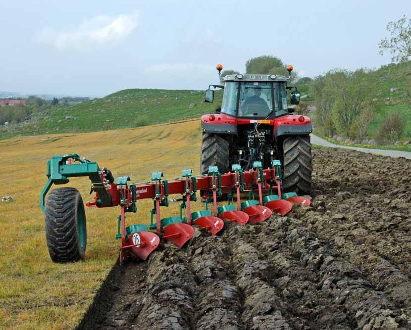 Kverneland BE Mocny i efektywny Pług półzawieszany zagonowy z płynną hydrauliczną regulacją szerokości orki oraz zabezpieczeniem na kamienie non-stop (resorowym).