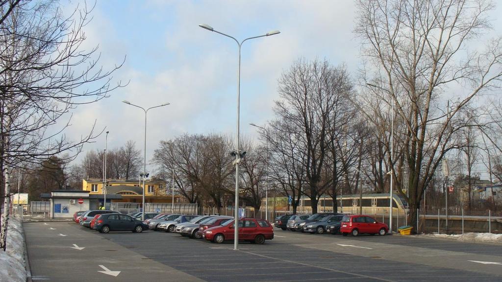 P+R Wawer SKM ul. Widoczna 2A. Parking naziemny przy stacji kolejowej. Otwarcie - 30 stycznia 2012 roku. Liczba miejsc parkingowych 133, w tym dla niepełnosprawnych 4.