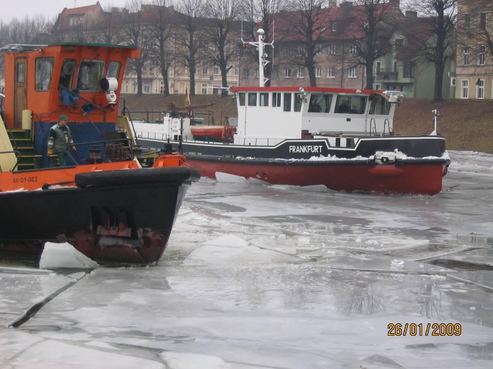 Przebieg akcji lodołamania 2009-2010 na granicznym odcinku rzeki Odry Akcja lodołamania na Odrze prowadzona jest wspólnie przez polską i niemiecką administrację granicznego odcinka Odry.