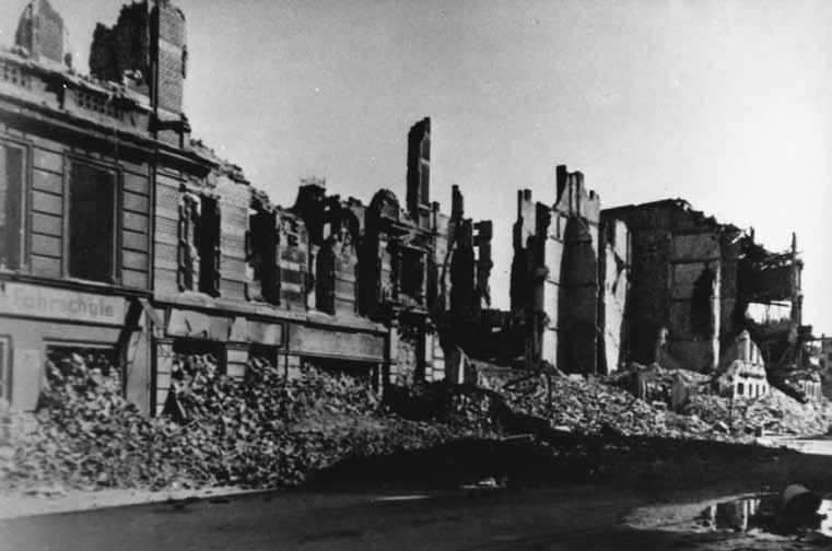 Gorazdowska), 1945 1946, DŻS ZNiO, sygn. 21, fot. 33 Ruiny kamienic przy ul.