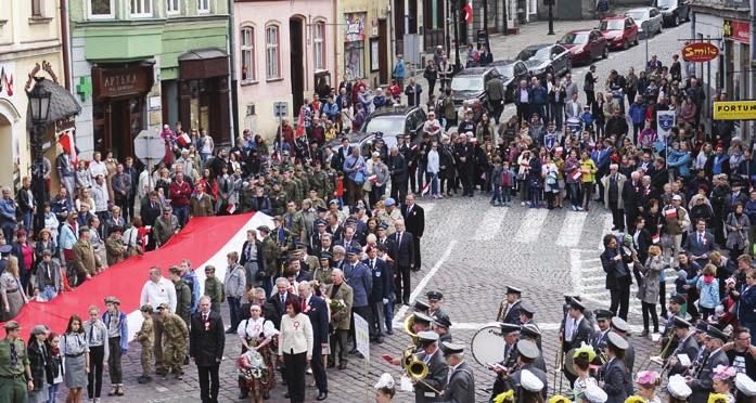 Współpracując ze spółdzielniami mieszkaniowymi i innymi zarządcami wspólnot mieszkaniowych, korzystając z pomocy Straży Miejskiej i Miejskiego Zarządu Dróg, Wydział Gospodarki Nieruchomościami