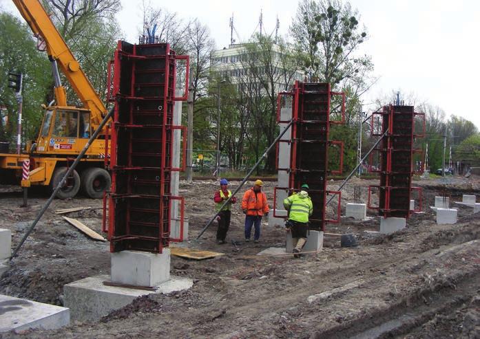 Bobreckiej z ul. Hajduka na skrzyżowanie typu rondo wykonano dotychczas przebudowę infrastruktury podziemnej, korytowanie podłoża oraz podbudowę z kruszywa.