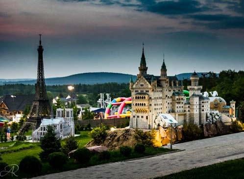 Le attrazioni includono il arco dei Divertimenti e Miniature, Sabat Krajno, la Terra del Divertimento, il arco delle Miniature Świętokrzysko e l Acquario di Oceanika a Chrusty vicino a Kielce.