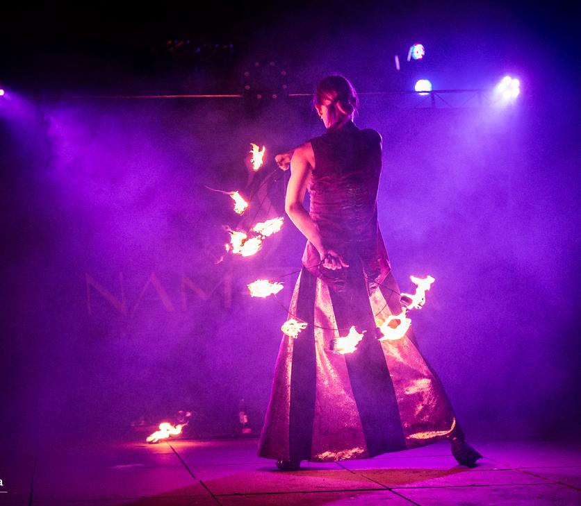 Pokazy Fireshow 2 Profesjonalne pokazy fireshow to obecnie niemal nieodłączny składnik wszystkich prestiżowych eventów.