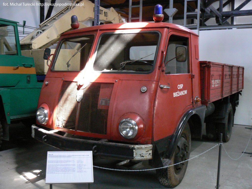 a także autobus Rugby L Durant wyprodukowany dla Krakowskiej Miejskiej Kolei Elektrycznej w