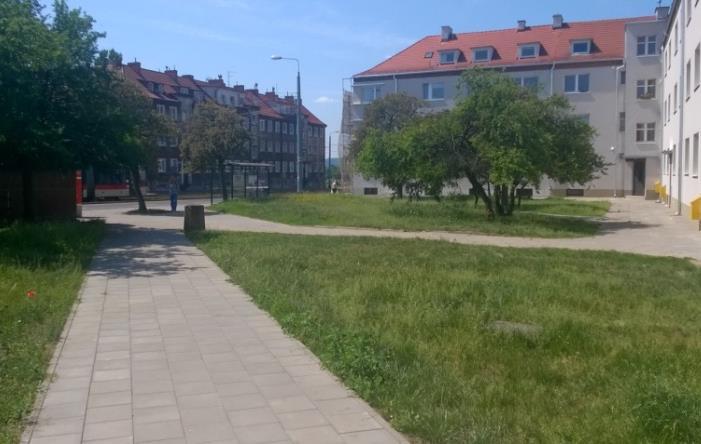 ! PRZESTRZEŃ LOKALNA REJON BRAMY NOWEGO PORTU MOCNE STRONY: PRZESTRZEŃ CZYTELNIE ZDEFINIOWANA,