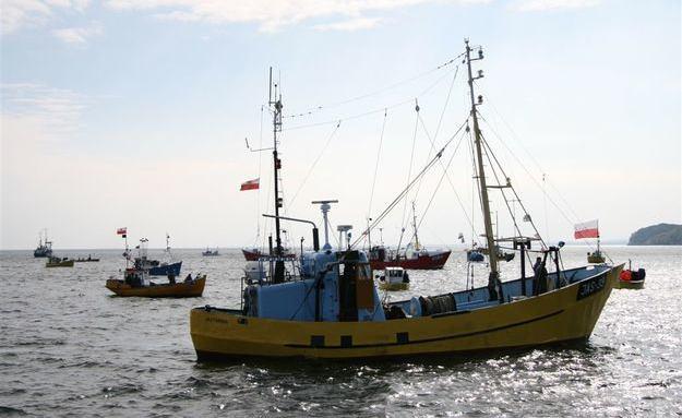 Limity połowowe Wstąpienie Polski do Unii Europejskiej w 2004 roku spowodowało