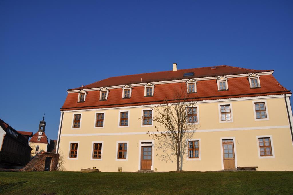 WYŻYWIENIE I ZAKWATEROWANIE Zapewnione śniadania i obiadokolacje ciepły posiłek w formie obiadu od godziny