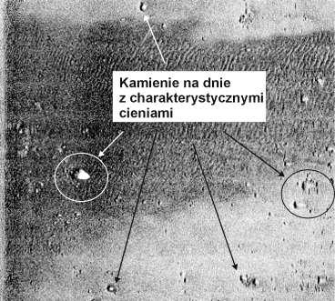 cyfrowym. Ponadto kształt fizyczny pojedynczych cząstek elementarnych tych materiałów w sposób znaczny wpływa na współczynnik odbicia fali oraz wsteczne rozpraszanie.