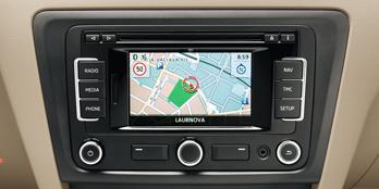 Wyposażenie opcjonalne wybrane Radio Bolero (kolorowy ekran dotykowy 6,5", Bluetooth, Car Menu, wejście SD, USB, obsługa telefonu poprzez ekran radia, Škoda Surround, 2 dodatkowe głośniki z tyłu)