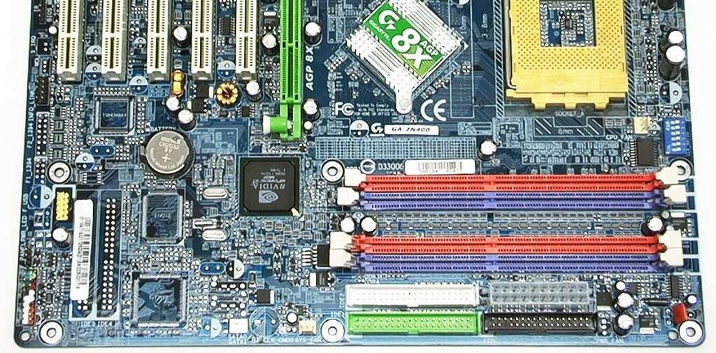 32 GB Format ATX ATX ATX Inne AGP, 5 PCI, 2 IDE, FDD, LPT, 2 COM, 6 USB, IrDA, RJ45, 2 PS/2 4 PCIe x16, 2 PCIe x1, PCI, 8 SATA II 3