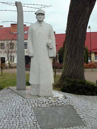 Na udzielenie pisemnych odpowiedzi było zaledwie kilkanaście minut, a potem mieliśmy dużo czasu na przemyślenie swych odpowiedzi, bo jechaliśmy dosyć długo, najpierw na zachód do Międzychodu, potem