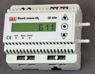 ELEKTRONIKA LABORATORYJNA Sp.J. ul. Herbaciana 9, 05-816 Reguły tel. (22) 753 61 30 fax (22) 753 61 35 email: info@label.pl http://www.label.pl LB-850A Miernik stęŝenia CO2 wersja 2.