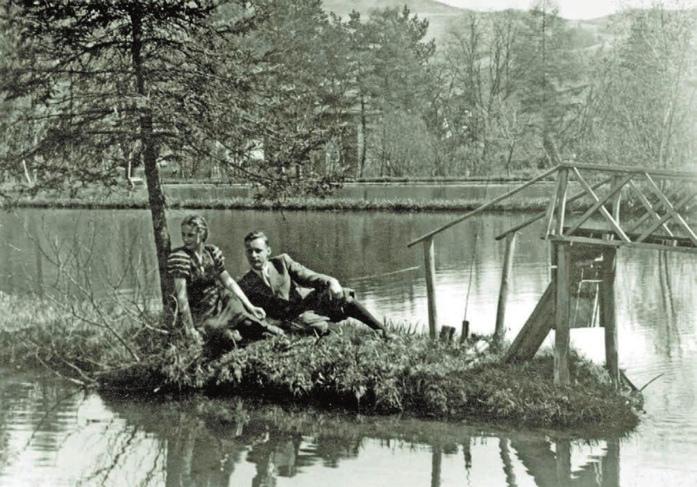 260 Pieniny Przyroda i Człowiek 14, 2016 Fot. 13. Goście Granitu nad stawem, autor nieznany, archiwum rodzinne K. Górskiej Phot. 13. Guests of the Granit guesthouse by the pond, author unknown, from K.