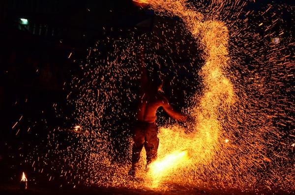 NAZWA ZDJĘCIA CENA W ZŁ FIRESHOW POKAZY OGNIA 4 animatorów Pokaz