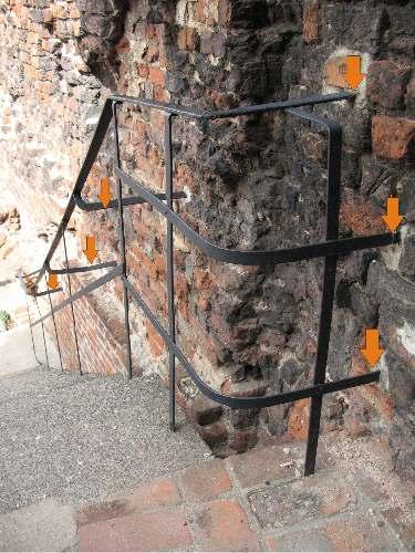 20 Widok balustrady od strony muru na wysokości podestu. 6.3 REMONT PODDASZA GDANISKA.